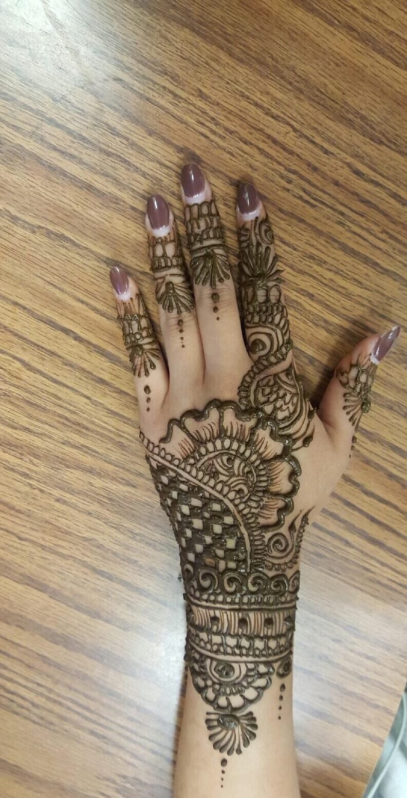 Mandala with finger extensions - illustrative mehndi reference photograph
