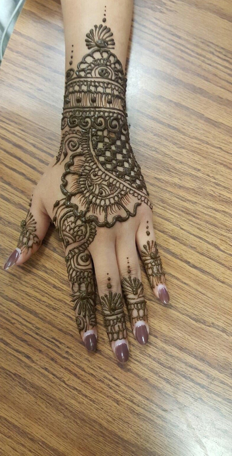 Illustrative mehndi photograph for Flower-and-star combination