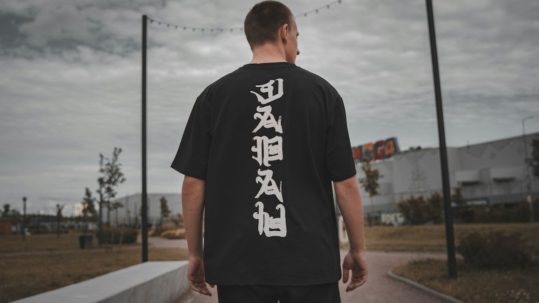 Men's relaxed streetwear look