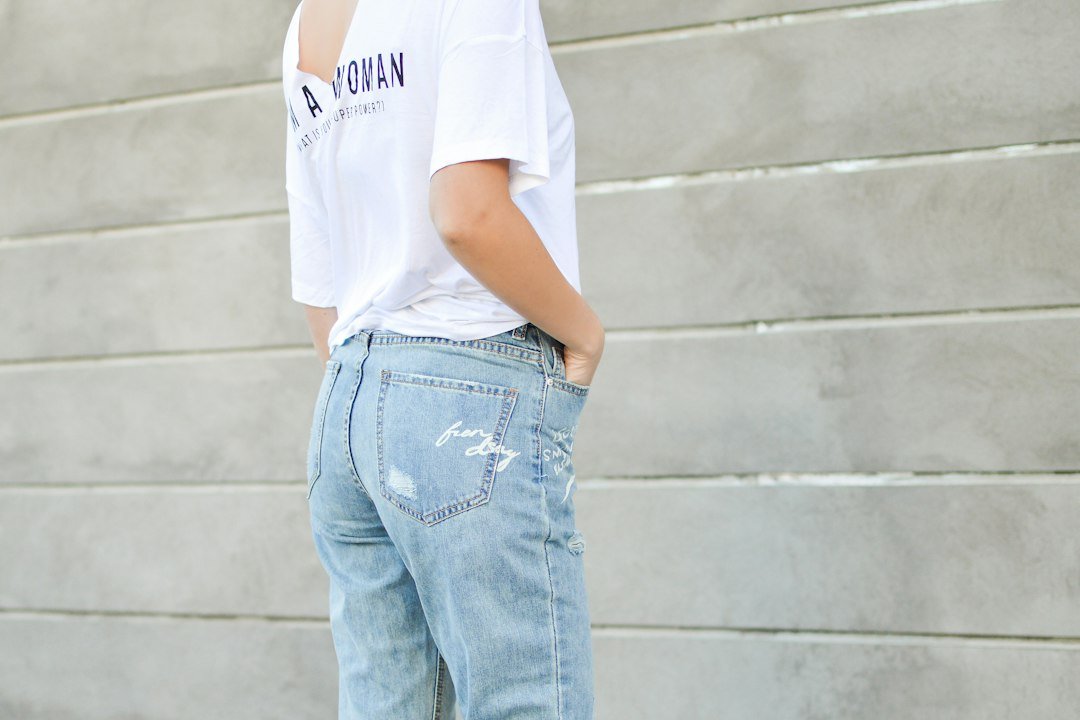 How to Style an Oversized T-Shirt