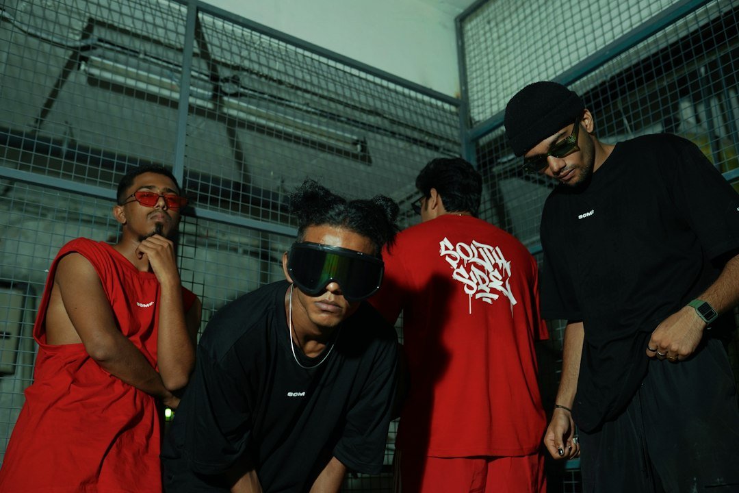 Oversized T-shirt streetwear fashion trend in 2026