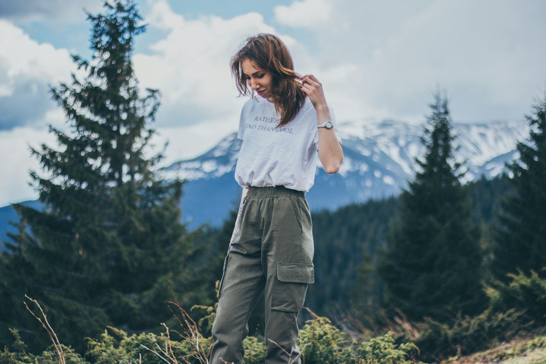 woman oversized t-shirt cargo pants outfit