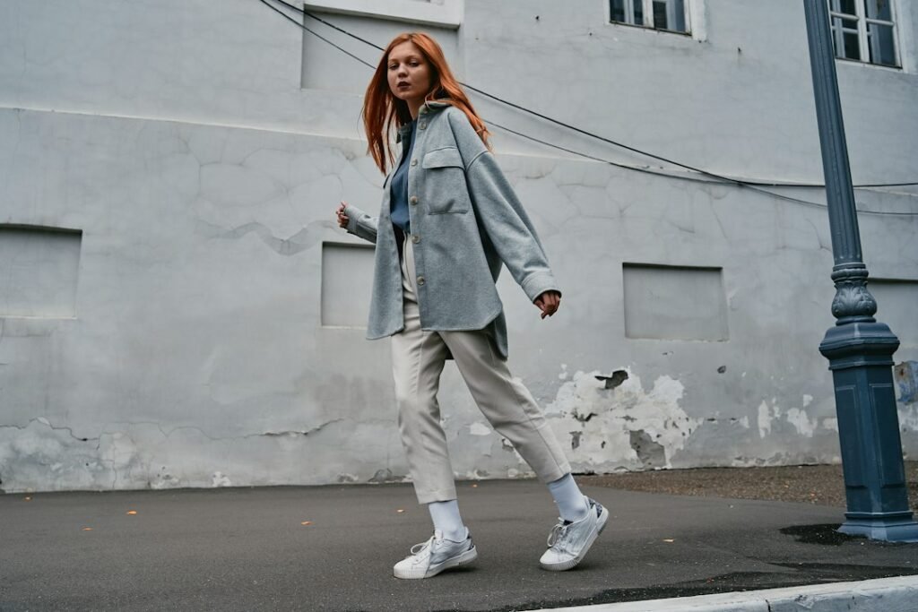 woman oversized t-shirt joggers look outfit