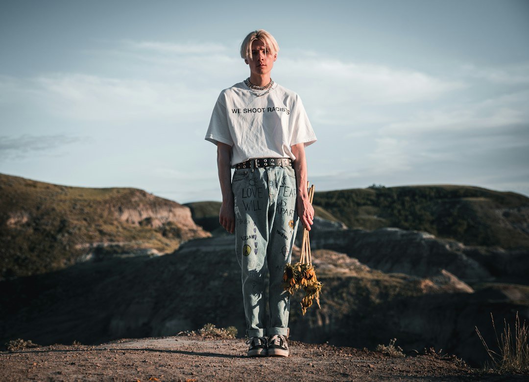 Shorter white T-shirt with roomy green trousers